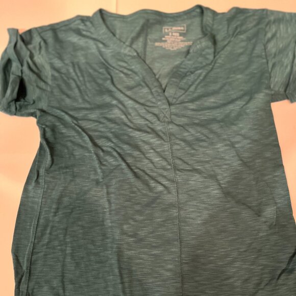 L.L. Bean Green Short Sleeve T Shirt V Neck Buttons Cuffed Sleeves Small  💗 - Picture 7 of 12